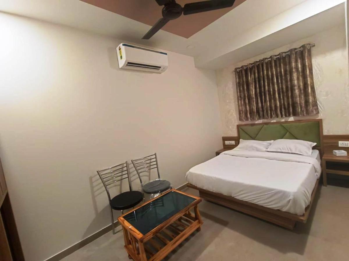 Sai Sagar Lodging & Boarding Ulhasnagar ภายนอก รูปภาพ